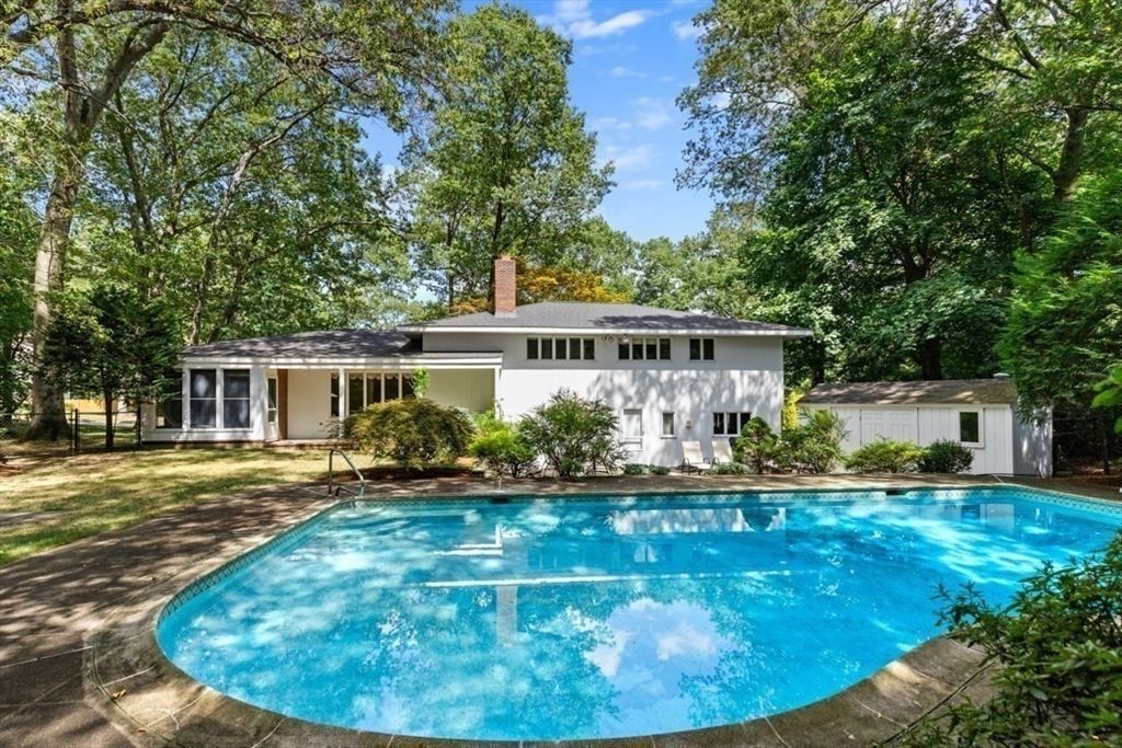 Exterior, Pool