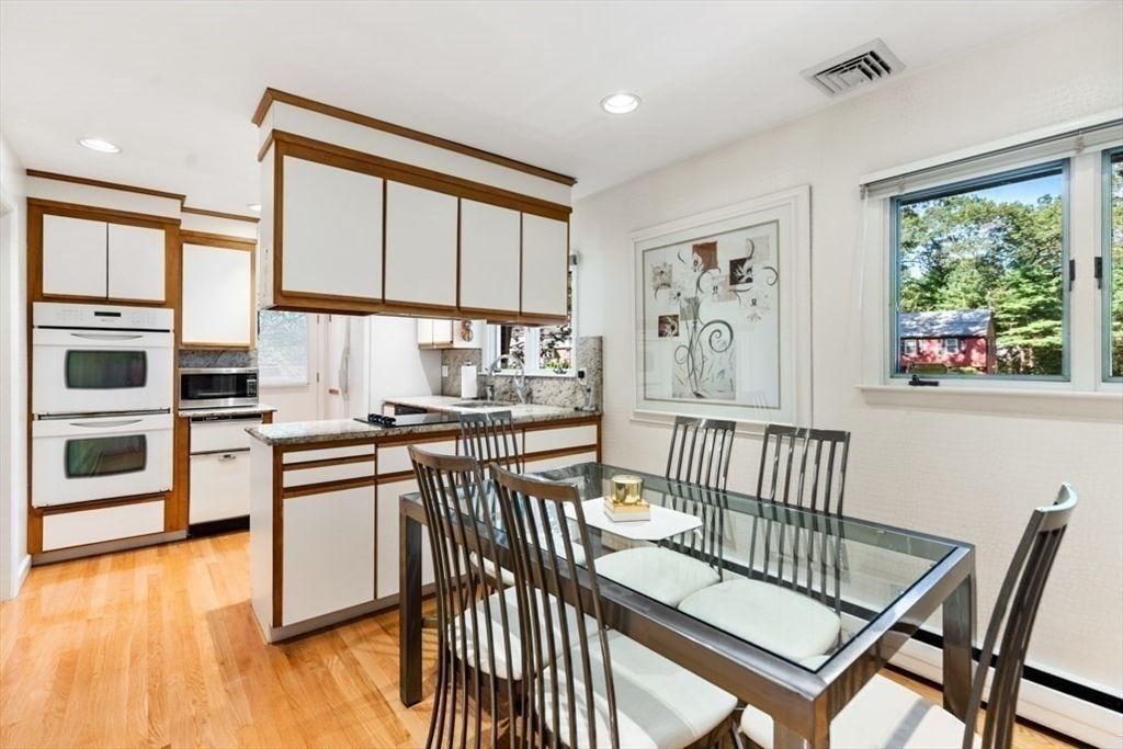 Dining room, Interior, Kitchen, Recessed Lighting, Wood Texture Flooring