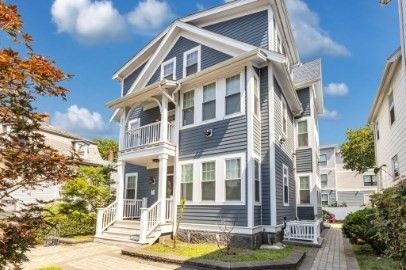 Exterior, Facade, Queen Anne Victorian