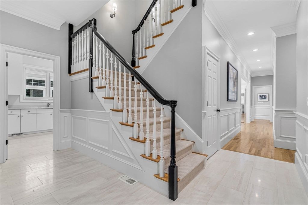 Interior, Recessed Lighting, Wood Texture Flooring