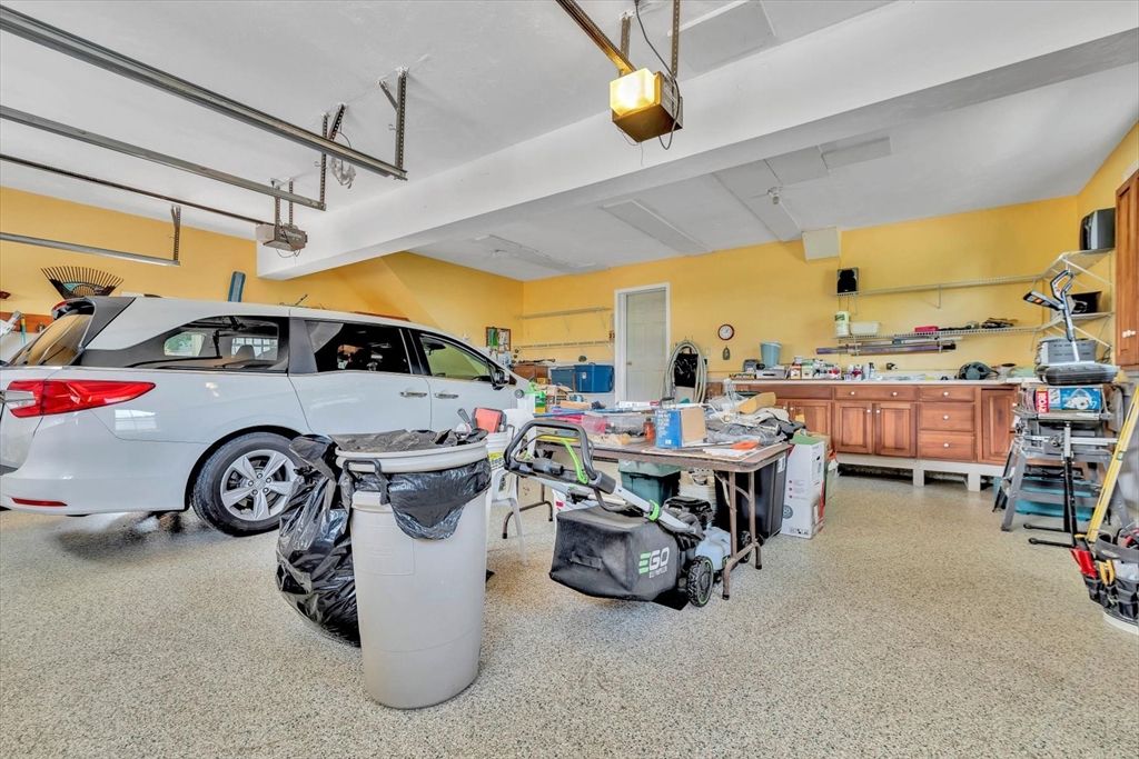 Garage, Interior