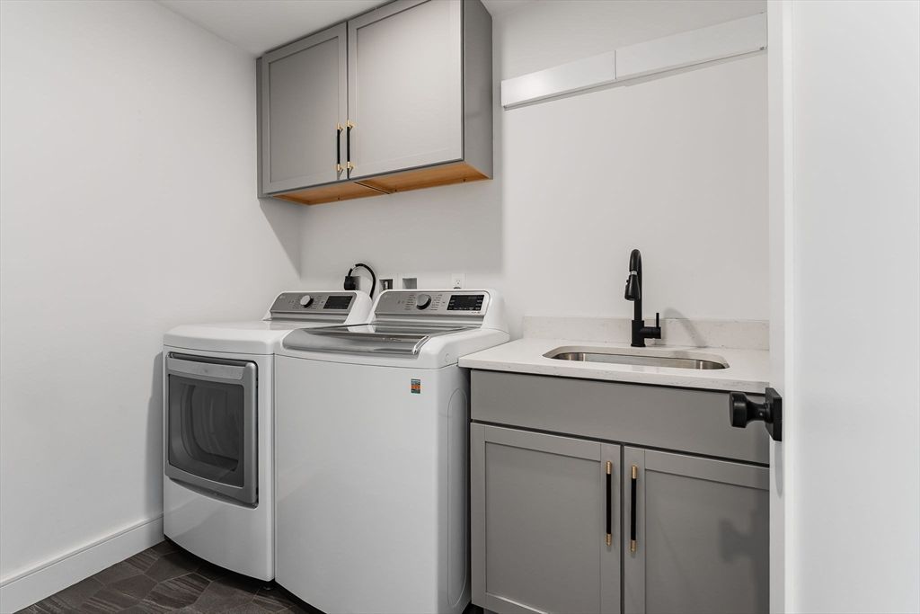 Interior, Washer, Wood Texture Flooring