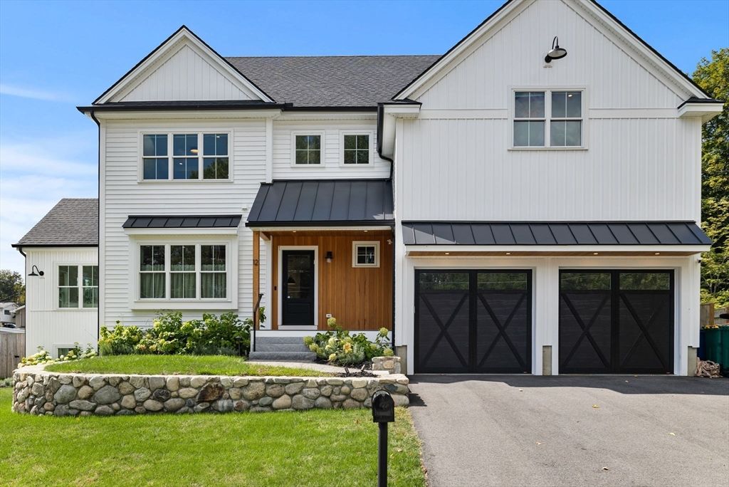 Attached, Exterior, Facade, Farmhouse