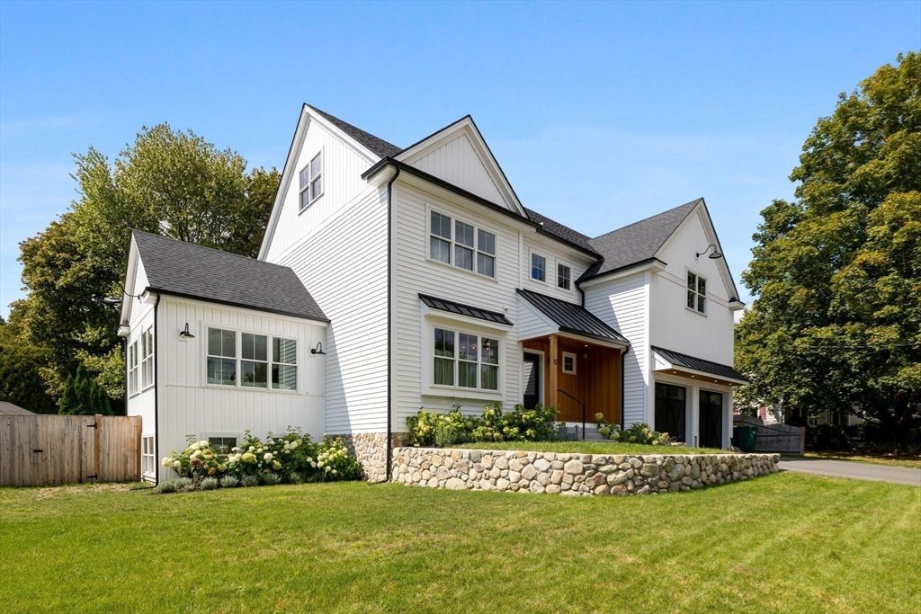 Exterior, Facade, Farmhouse