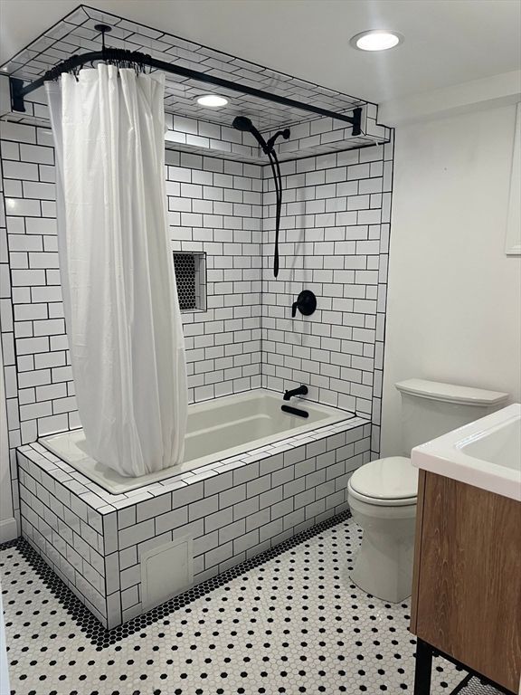 Bathroom, Interior, Recessed Lighting