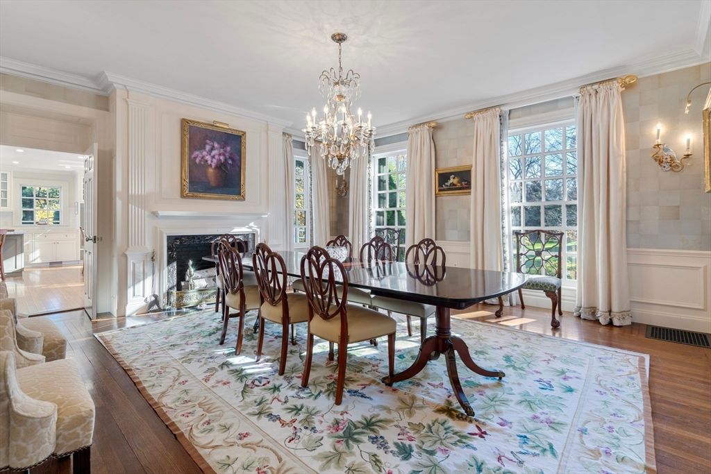 Chandelier, Dining room, Fireplace, Interior, Wood Texture Flooring
