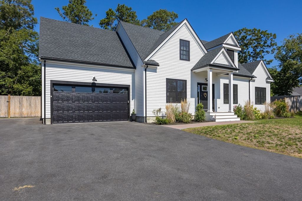 Attached, Exterior, Facade, Farmhouse