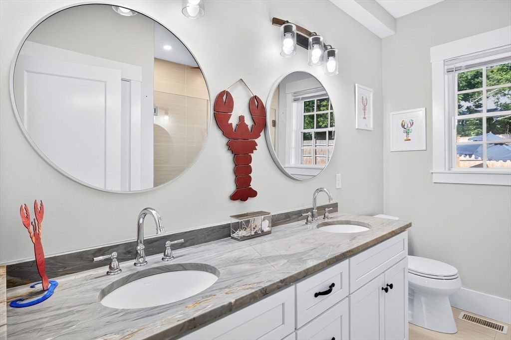 Bathroom, Dual Sink Vanities, Interior