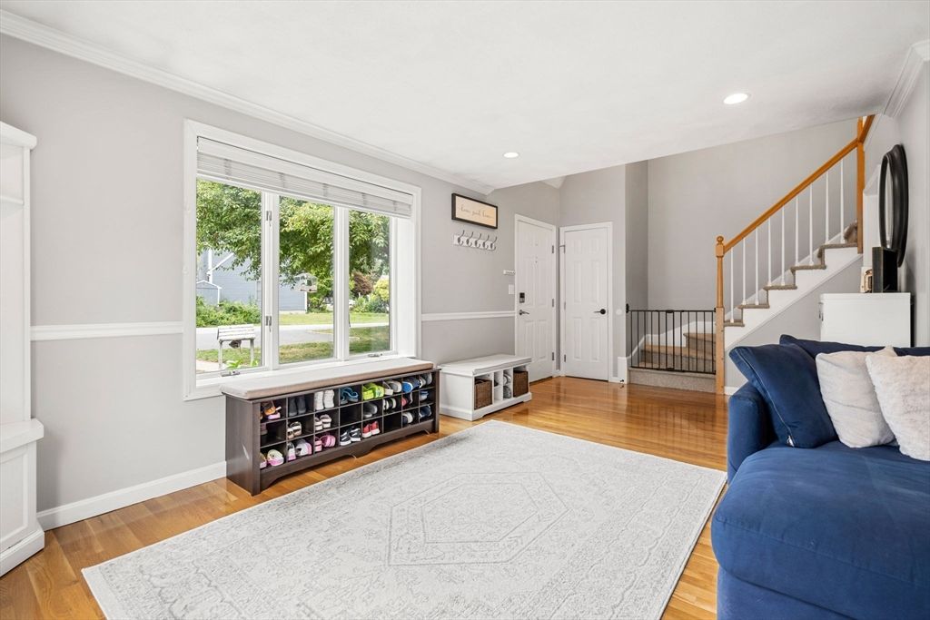 Interior, Recessed Lighting, Wood Texture Flooring