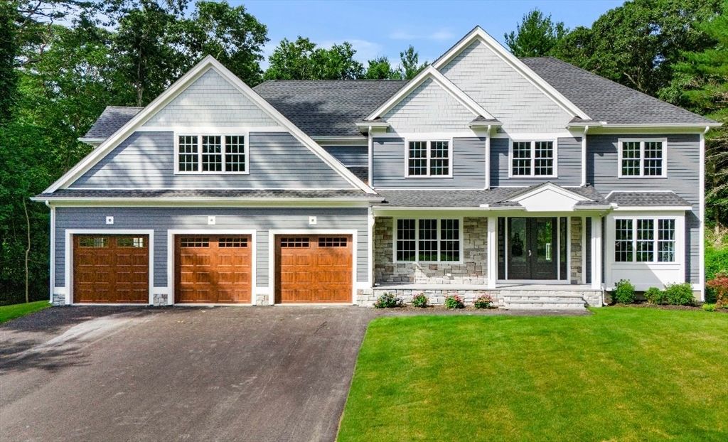 Attached, Exterior, Facade, Farmhouse