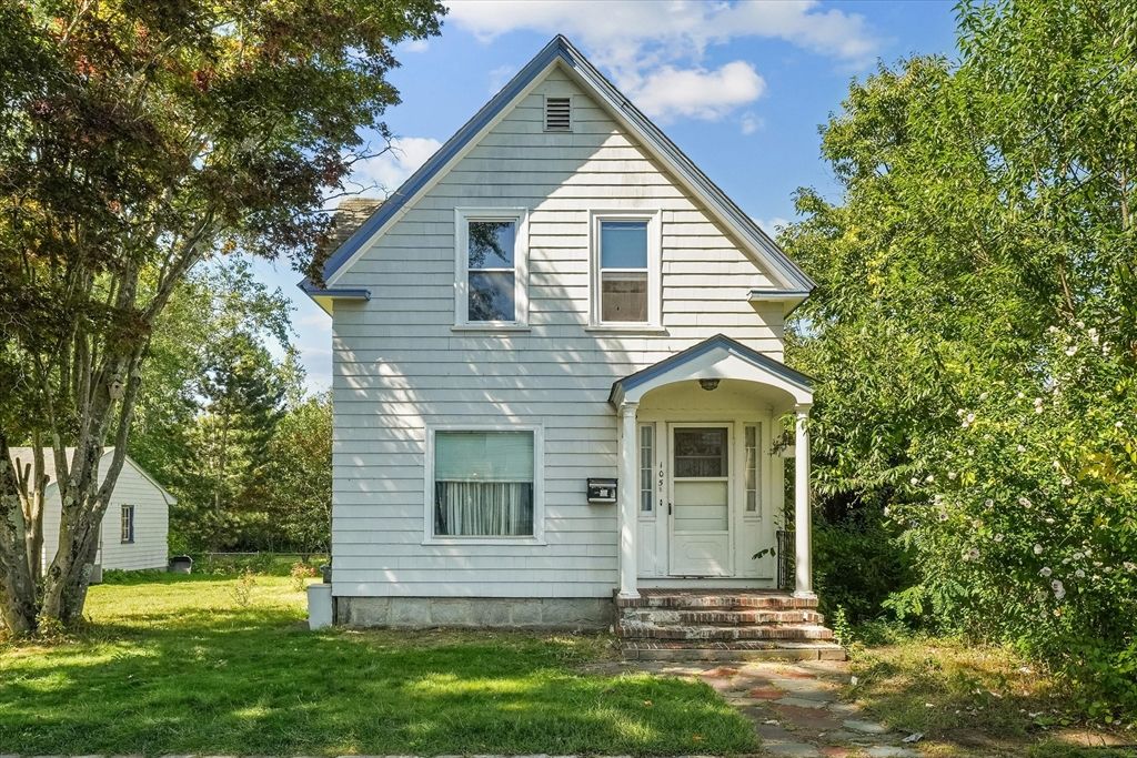 Exterior, Facade, Queen Anne Victorian
