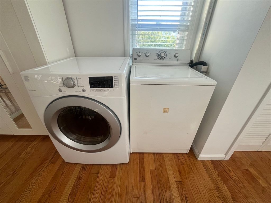 Interior, Utility Closets, Washer, Wood Texture Flooring