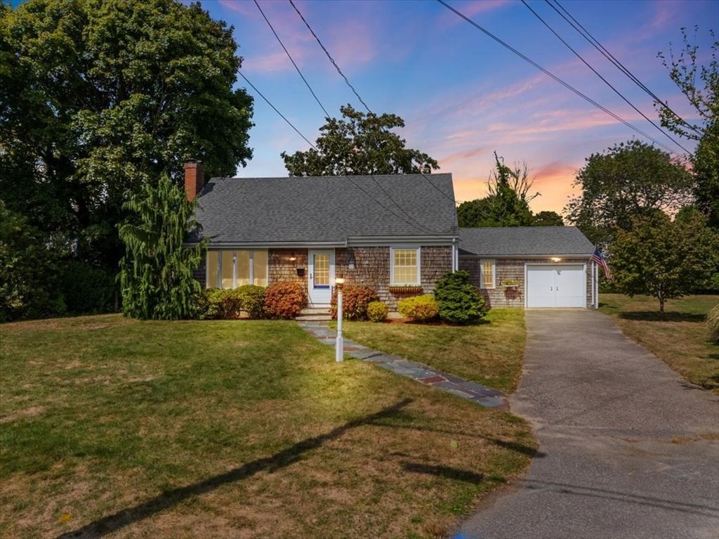 Attached, Exterior, Facade, Brick Facade, Cape Cod