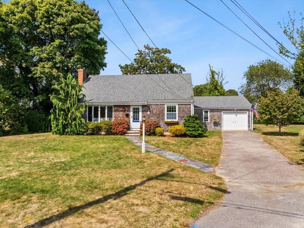 Attached, Exterior, Facade, Brick Facade, Cape Cod