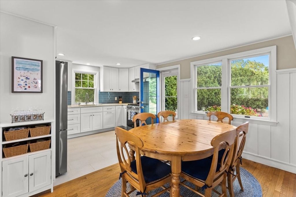 Dining room, Interior, Kitchen, Recessed Lighting, Wood Texture Flooring