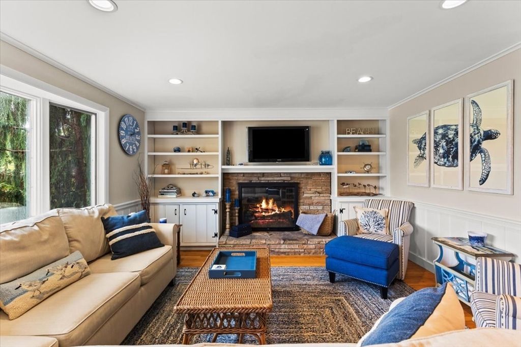 Fireplace, Interior, Living room, Recessed Lighting, Wood Texture Flooring