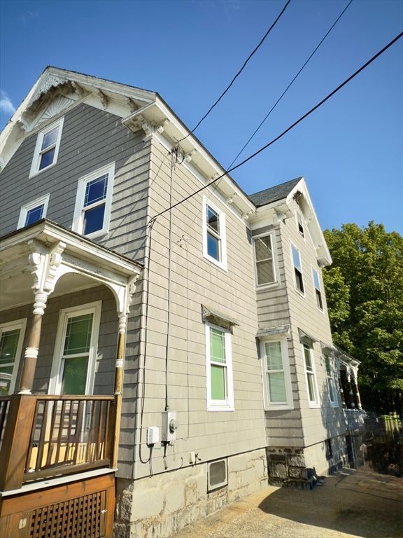 Exterior, Facade, Rowhouse