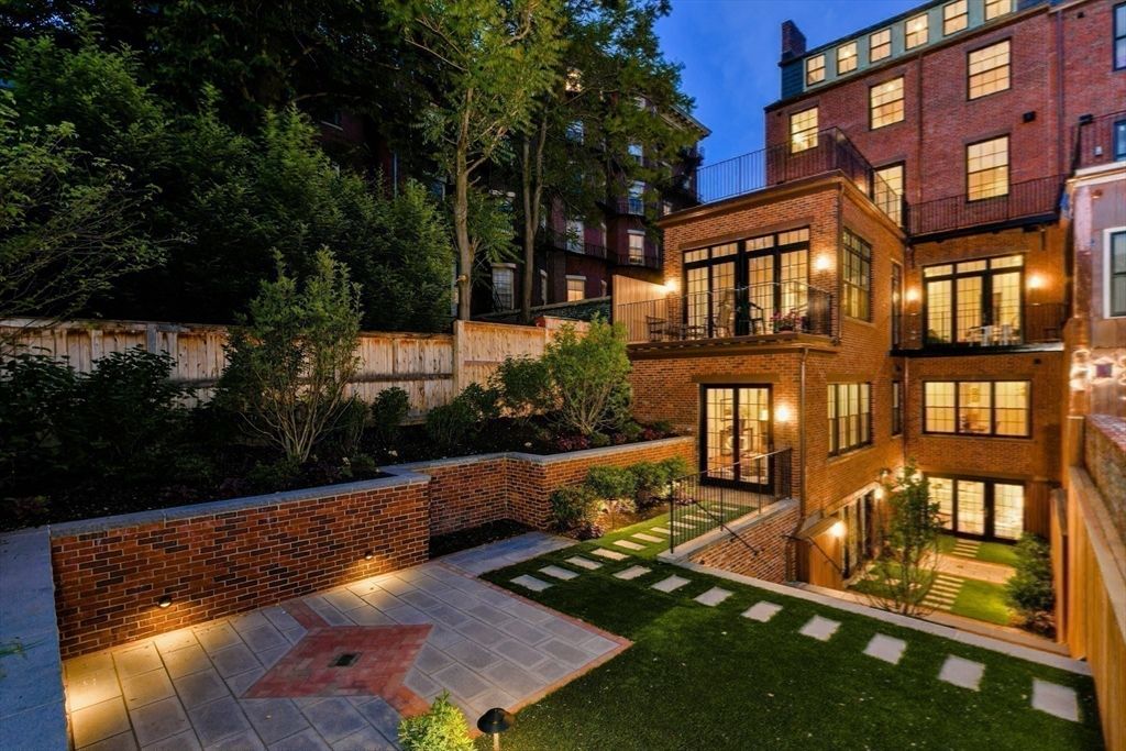 Backyard, Exterior, Facade, Brick Facade, Rowhouse