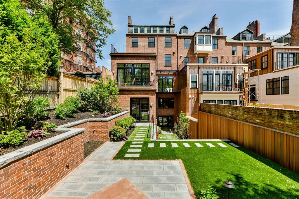 Backyard, Exterior, Facade, Brick Facade, Rowhouse