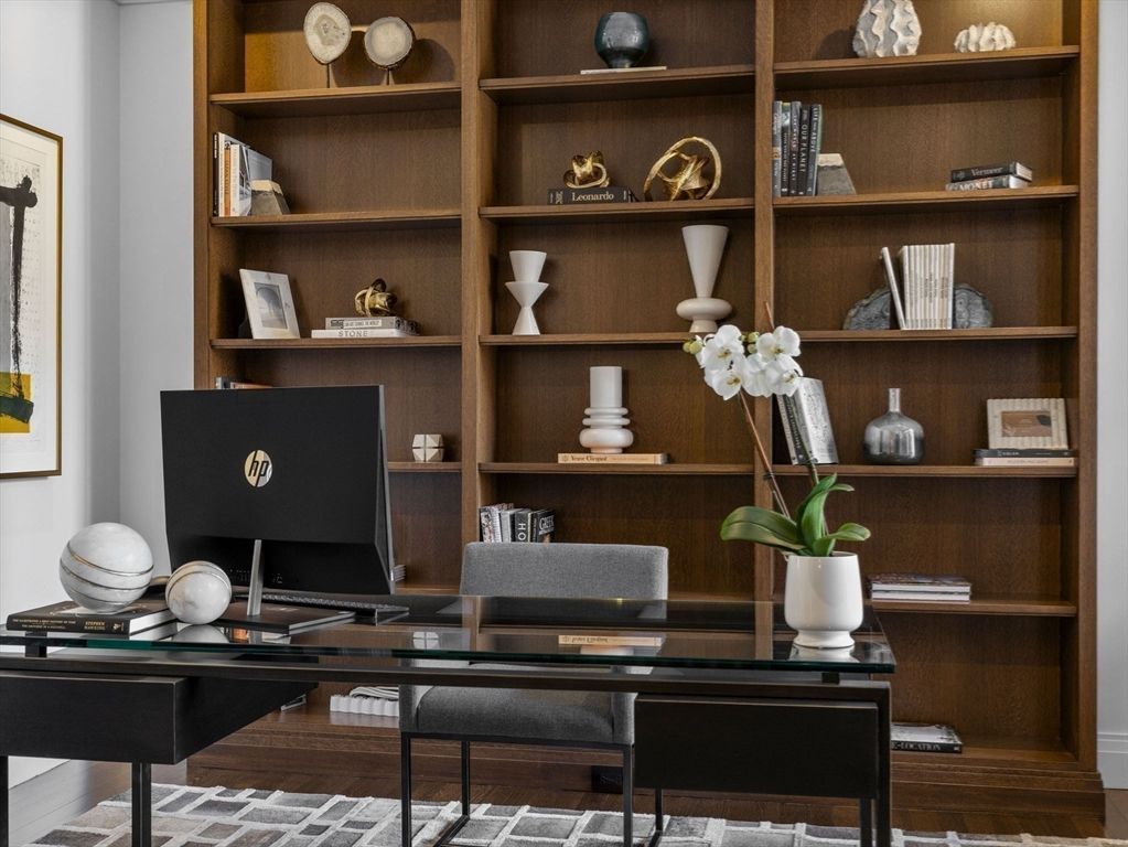 Home Office, Interior
