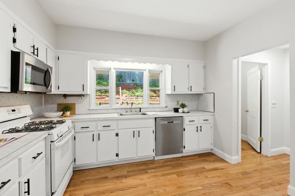 Interior, Kitchen, Stainless Steel Appliances, Wood Texture Flooring