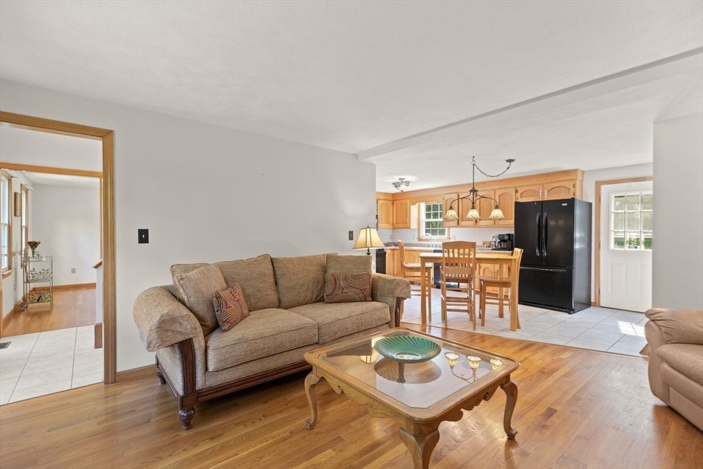 Chandelier, Dining room, Interior, Living room, Wood Texture Flooring