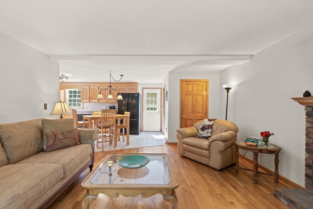 Dining room, Interior, Kitchen, Living room, Pendant Lights, Wood Texture Flooring