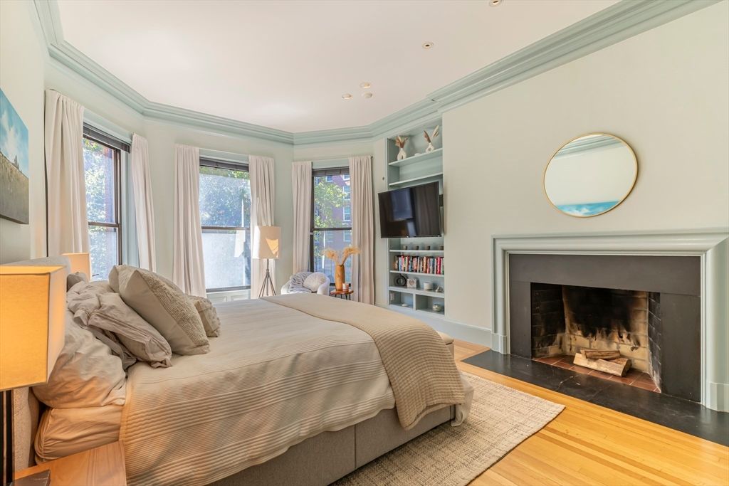 Bedroom, Fireplace, Interior, Recessed Lighting, Wood Texture Flooring