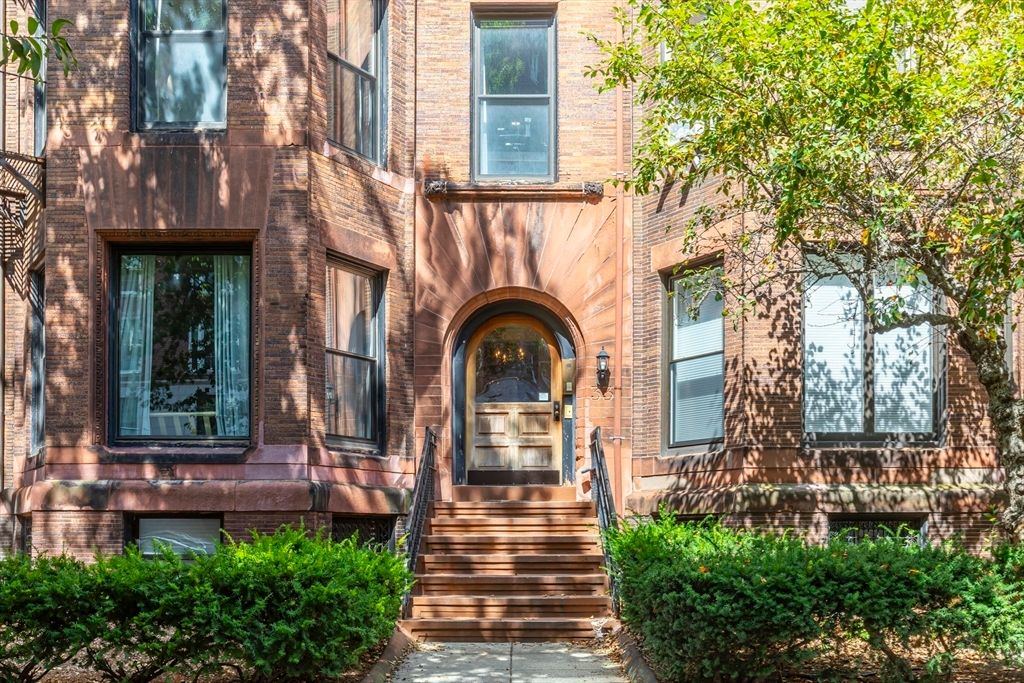 Exterior, Facade, Brick Facade, Rowhouse