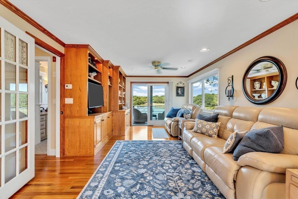 Interior, Living room, Recessed Lighting, Water, Wood Texture Flooring