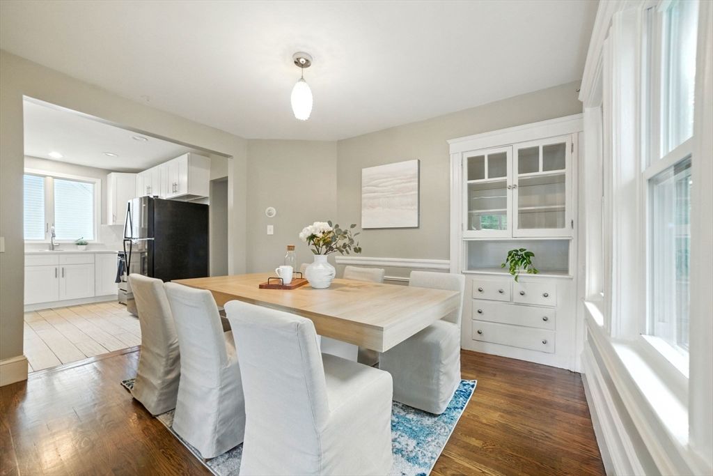 Dining room, Interior, Kitchen, Recessed Lighting, Wood Texture Flooring