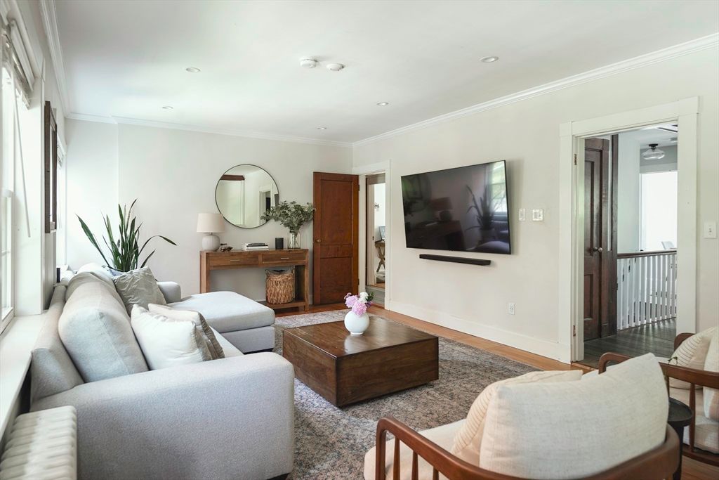 Interior, Living room, Recessed Lighting, Wood Texture Flooring