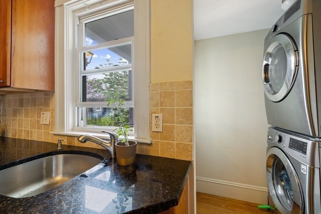 Interior, Washer, Wood Texture Flooring