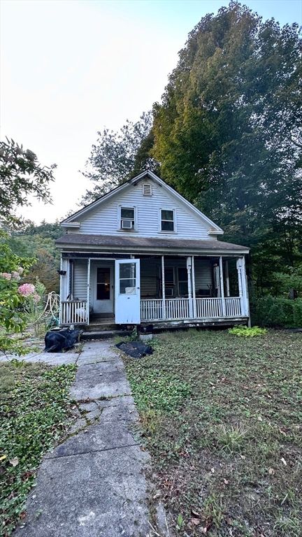 Backyard, Exterior, Facade, Queen Anne Victorian