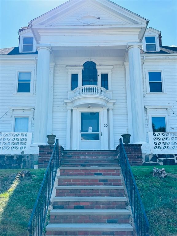 Exterior, Facade, Queen Anne Victorian