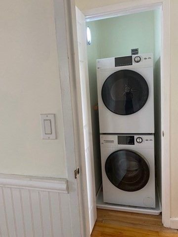 Interior, Utility Closets, Washer, Wood Texture Flooring