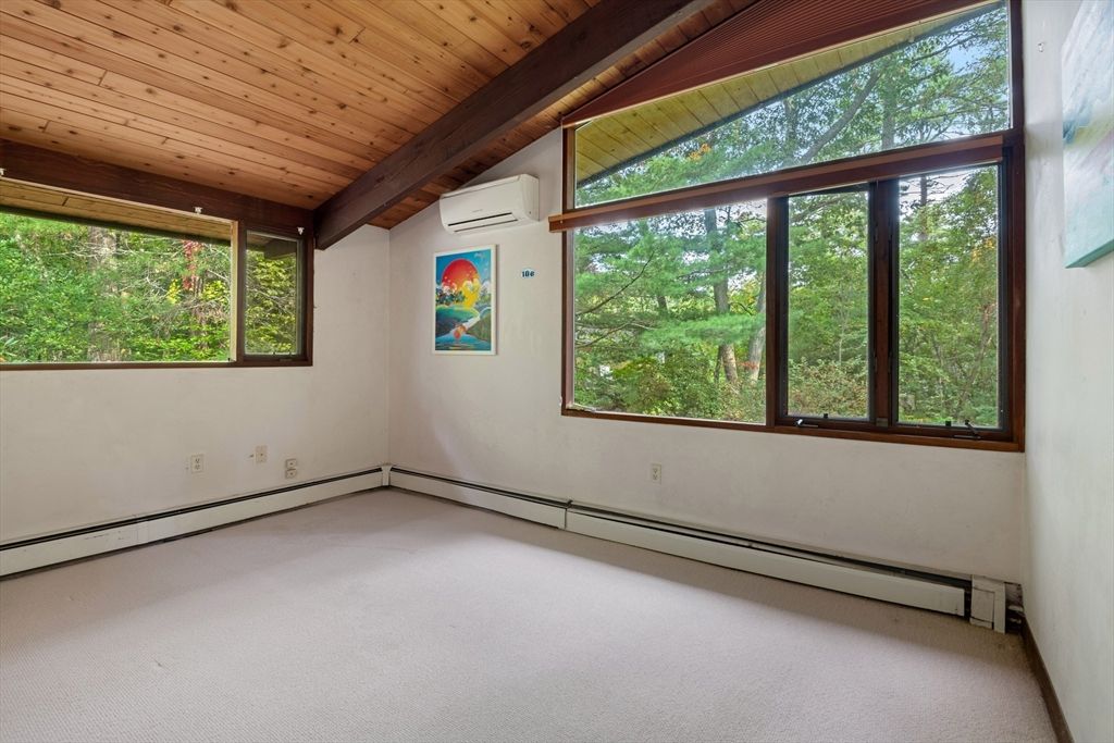 Empty room, Interior, Wooden Beams, Wooden Ceilings