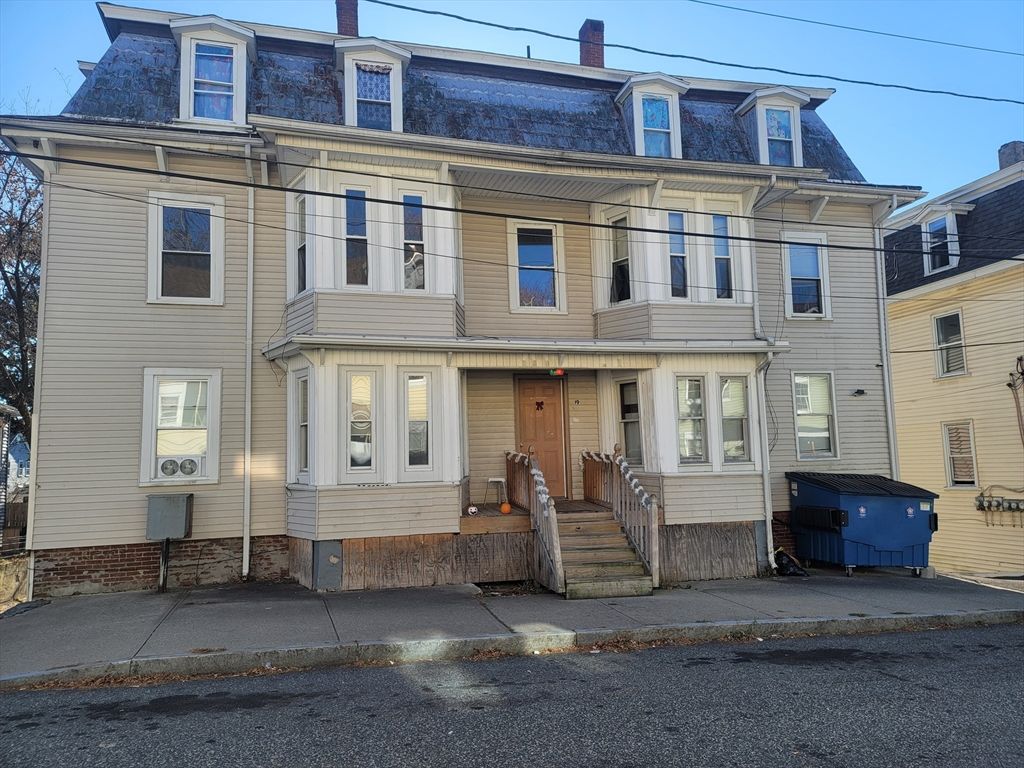 Exterior, Facade, American Foursquare