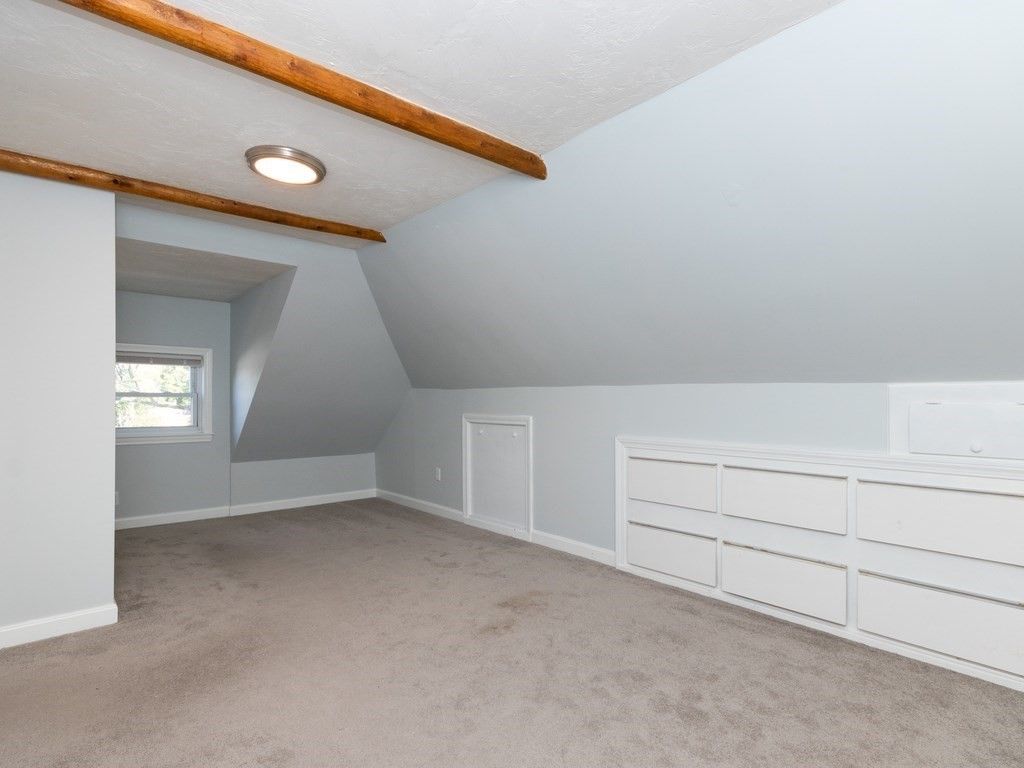 Empty room, Interior, Wooden Beams