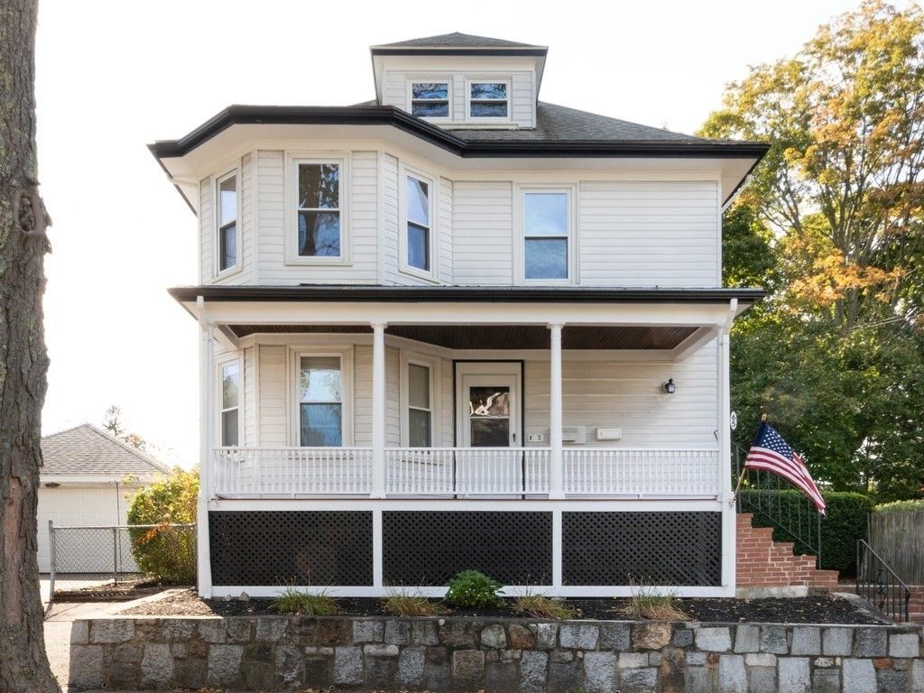 Exterior, Facade, American Foursquare