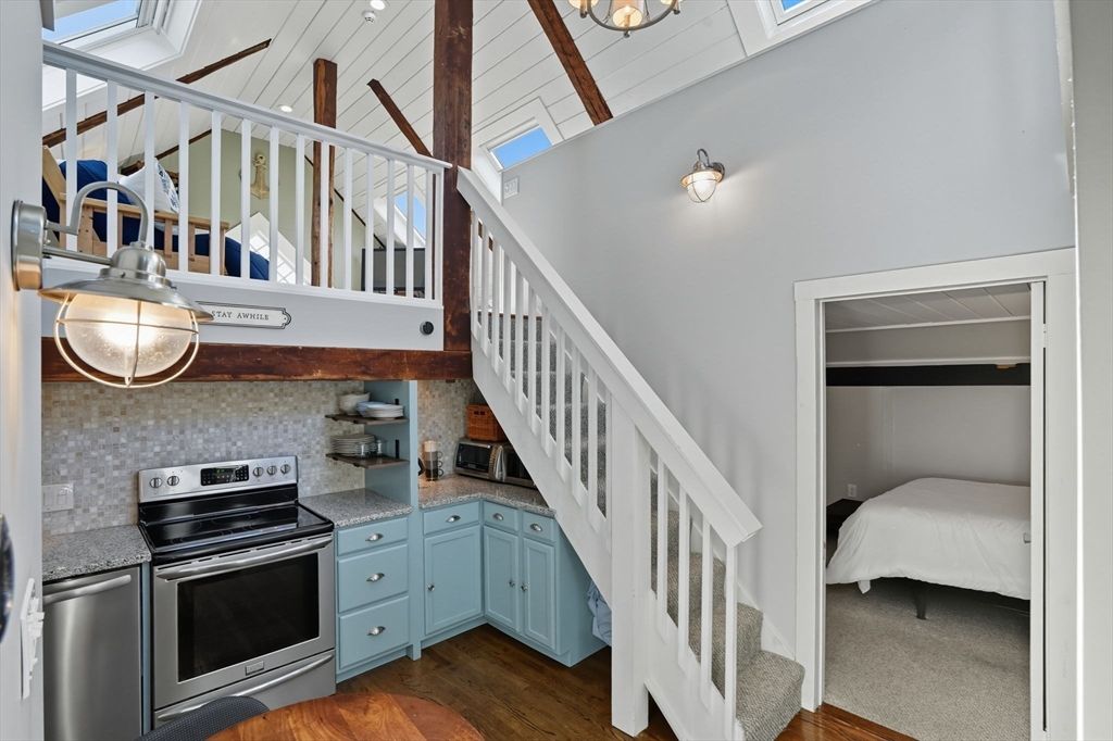 Bedroom, Interior, Kitchen, Stainless Steel Appliances, Wooden Beams, Wood Texture Flooring