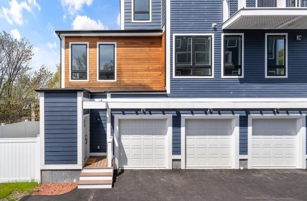 Attached, Exterior, Facade, Rowhouse