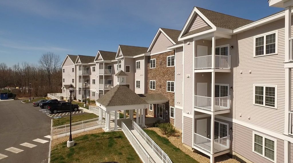 Exterior, Facade, Rowhouse