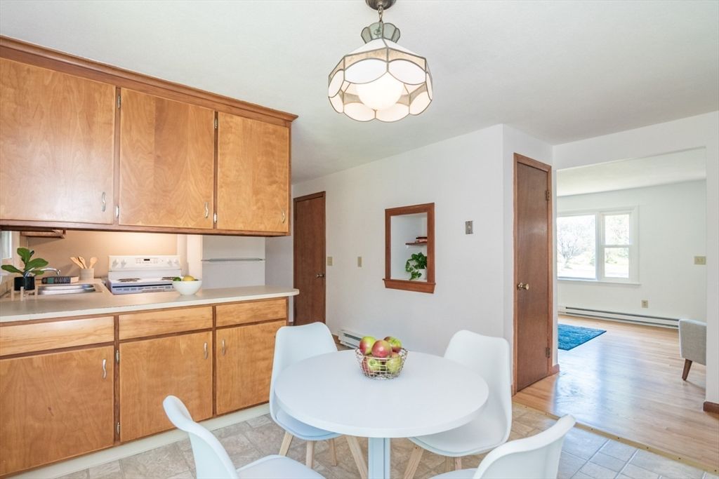 Dining room, Interior, Kitchen, Pendant Lights, Wood Texture Flooring