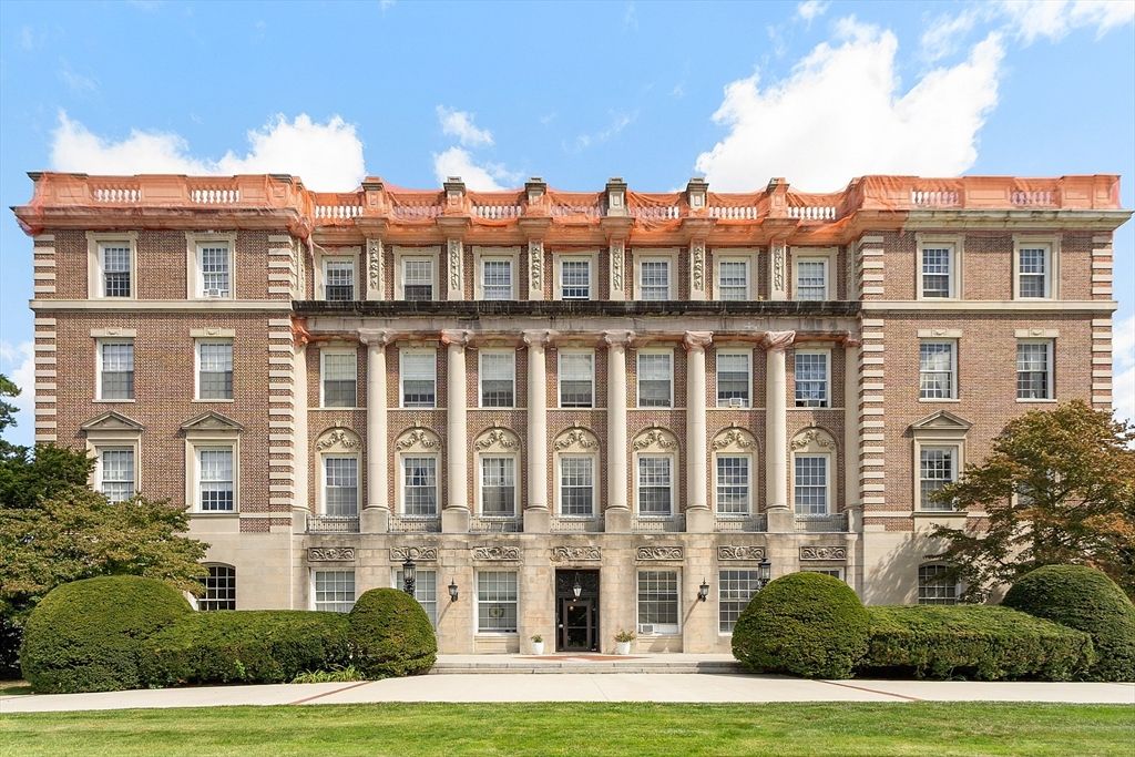 Exterior, Facade, Brick Facade, Rowhouse
