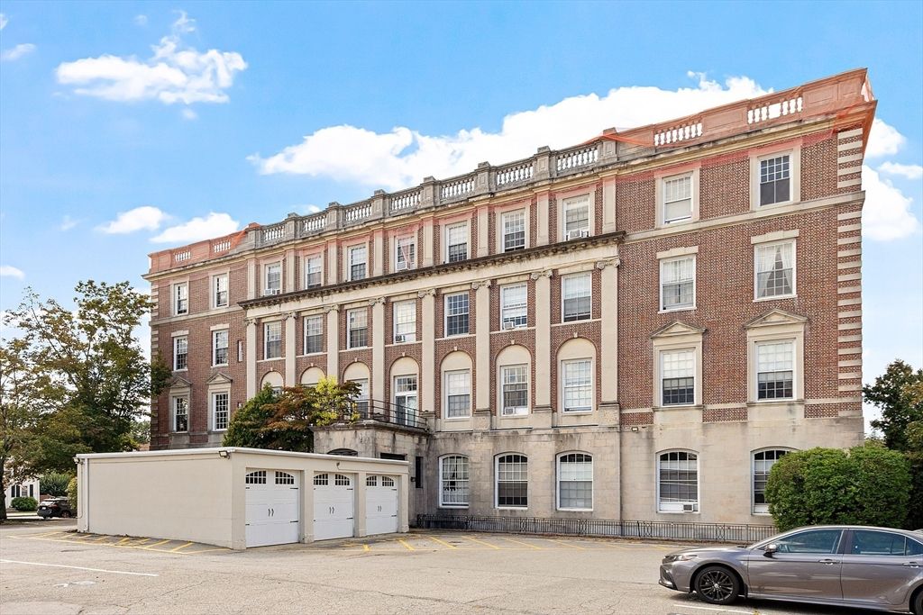 Exterior, Facade, Brick Facade, Rowhouse