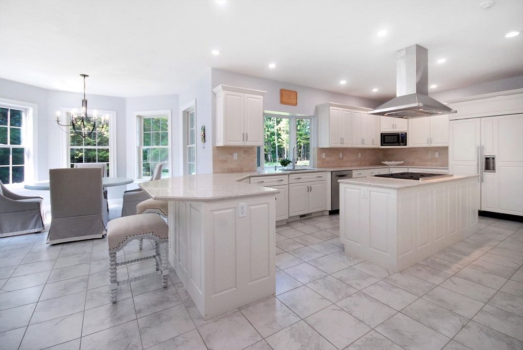Chandelier, Dining room, Interior, Kitchen, Recessed Lighting, Stainless Steel Appliances
