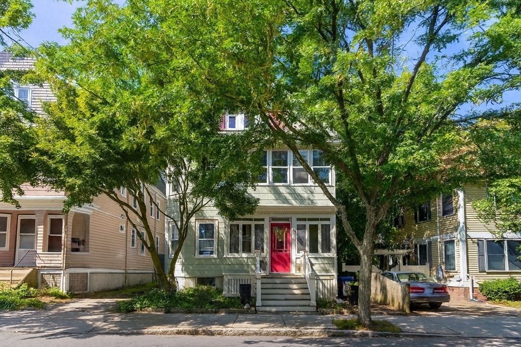 Exterior, Facade, Queen Anne Victorian