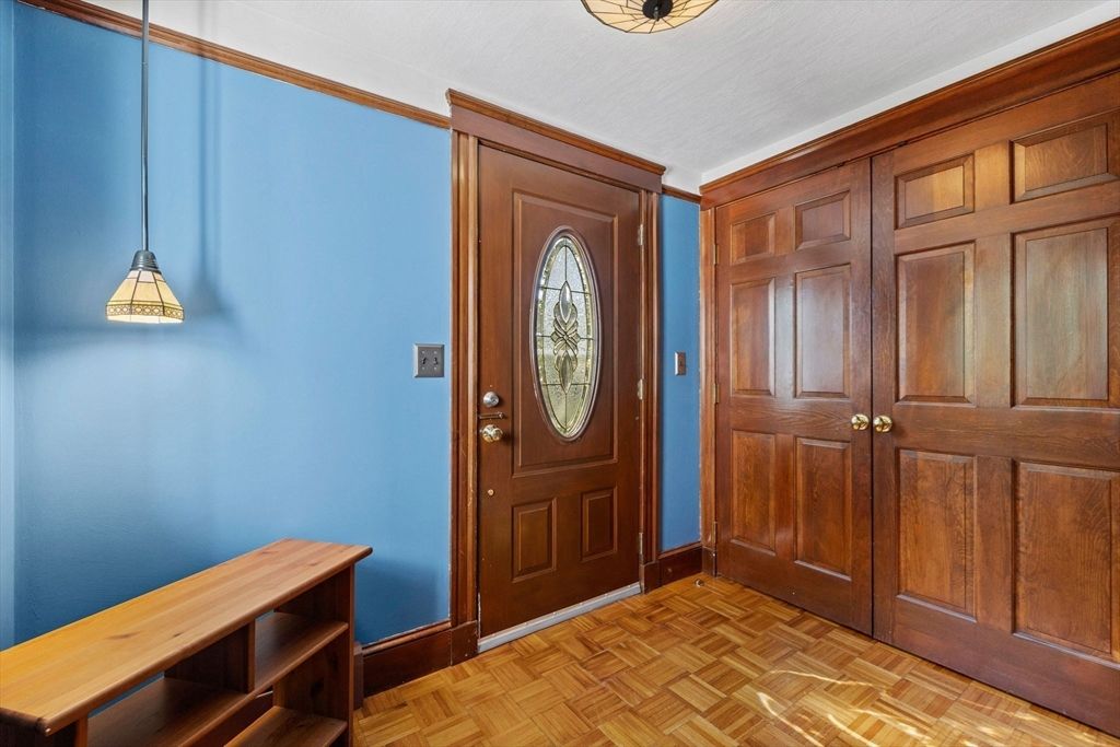 Interior, Pendant Lights, Wood Texture Flooring