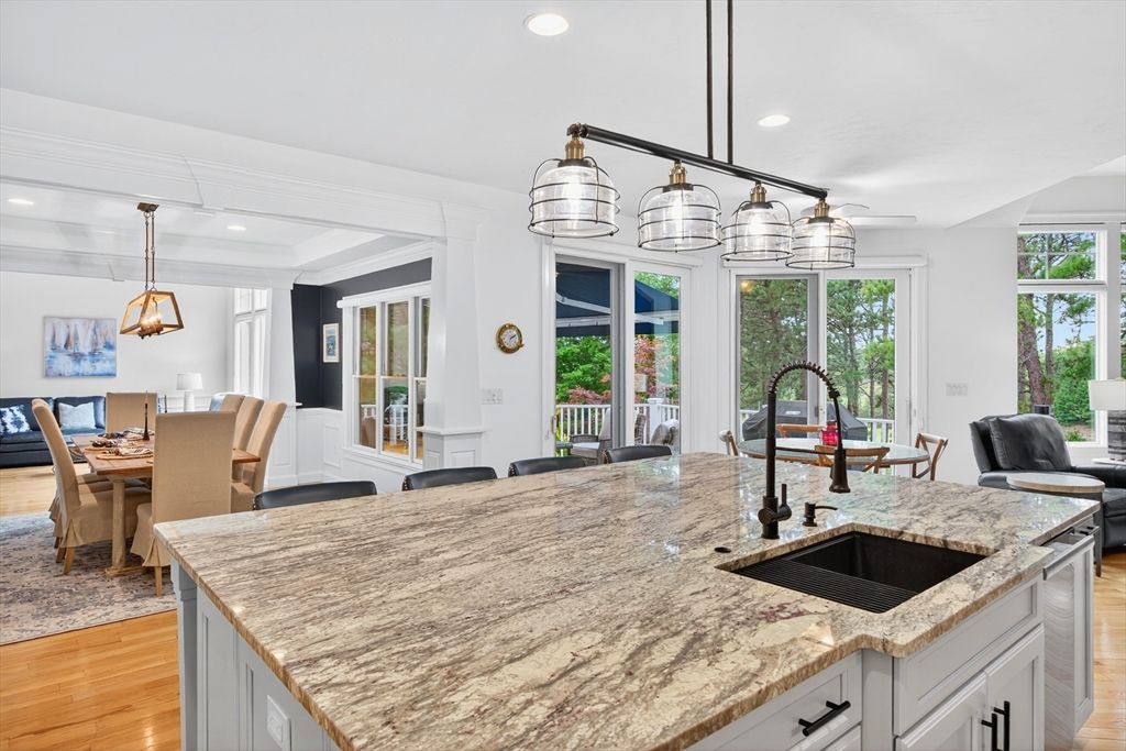 Dining room, Interior, Kitchen, Pendant Lights, Recessed Lighting, Wood Texture Flooring
